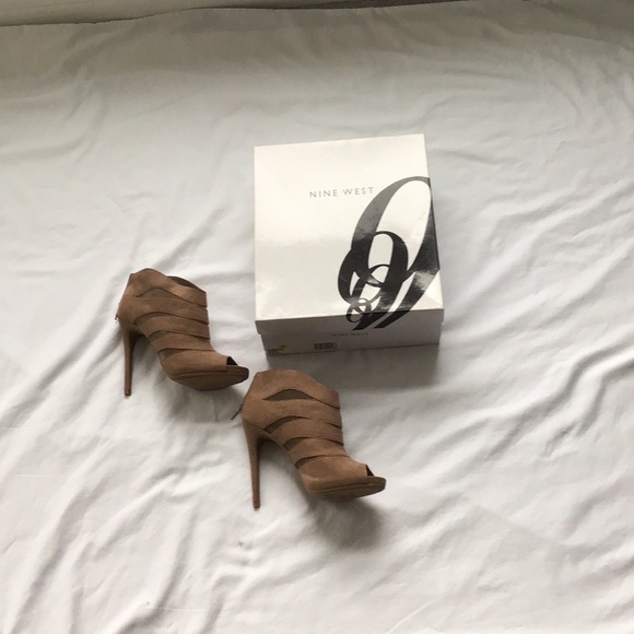 Nine West Suede Shoe , Size 7 - Picture 11 of 11
